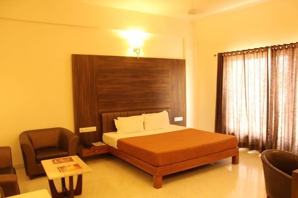 Hotel Grand 3D Bhuj Εξωτερικό φωτογραφία